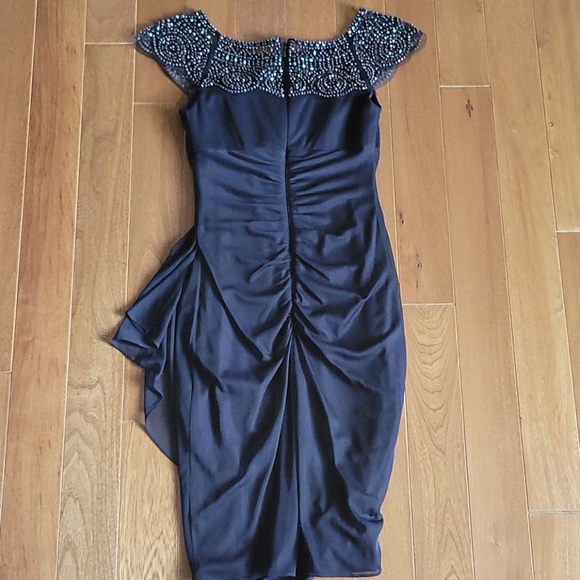 Cache evening dress with beaded neckline - Picture 4 of 5